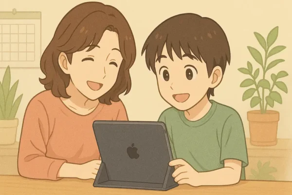 iPadをスタンドに立て、スライドショーが表示されている 親子が一緒に写真を見て微笑んでいる 後ろにカレンダーや観葉植物